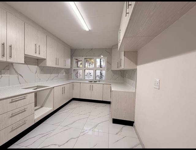 4 BEDROOM TOWNHOUSE FOR SALE IN AVIARY HILL